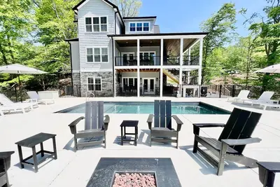 Image de Beacon Pointe, New 7-Bed Lakefront Luxury w/ Covered Decks + Heated Salt Water Pool, Hot Tub, Dock!