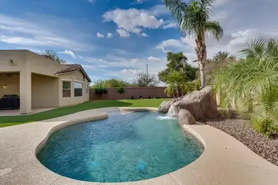 Image de Gated Lake Community - 3 Bedroom Remodeled Home with a Heated Pool