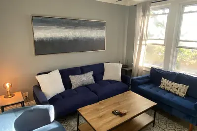 Image de Luxurious 3Br with parking on premises 🌔