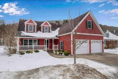 Image de Cozy 4 Bedroom, 3 Bath House 1 mile from Village