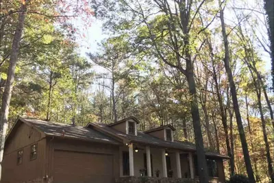 Image de Private & Nature-packed Cabin in Gwinnett, Atl < 30mi. 65” Samsung 4k Tv.