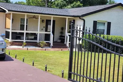 Image de Large Ranch home w/2 beds/2 living/2bath near Braves Stadium