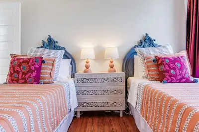 Stunning Renovation by Forsyth Park 4 Bedroom Apt B