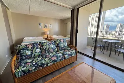 Image de Royal Kuhio 1702 - Spacious Studio w/ Stunning Mountain View in Heart of Waikiki