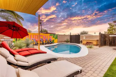 New ✴ Heated Pool✴Hot Tub✴6 Br✴Includes Pool House