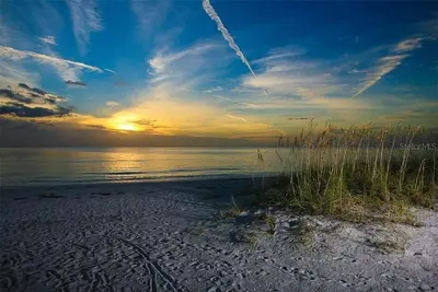 Image de Newly renovated  Cozy Beach Cottage A1/2 of a duplex, 3min walk to beach