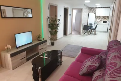 Image de Piso nuevo reformado con todas las comodidades.