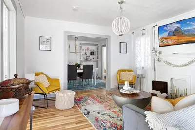 Image de Bohemian Styled Home with Bonus Game Room