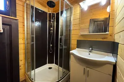 Image de Chalet Confort  Monia 27 m² (2 chambres) + terrasse couverte de 10m² + clim réversible 5 personnes