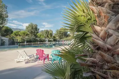 Image de Joli appartement dans une maison de vacances avec climatisation, piscine, Wifi, Tv, terrasse