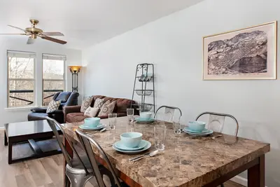 Image de Updated Townhome w/ Deck, Lake & Mountain Views, 18 mi to Aspen, Dog Friendly!