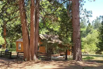 Image de Cottage #2 with a Lake and Creek, 15 mi to Lassen Np