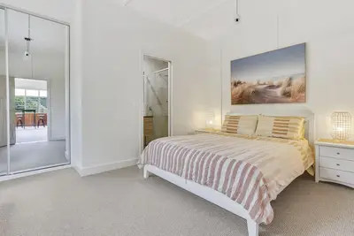 Image de Nautical Hideaway - 4 bedroom historic charm