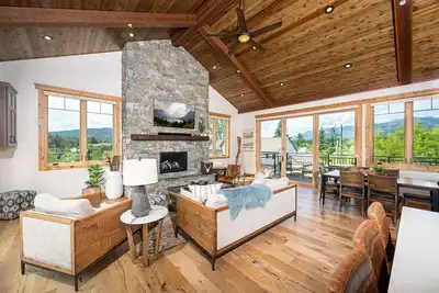Image de *Brand New 2021* Luxury Penthouse Condo in Downtown Whitefish