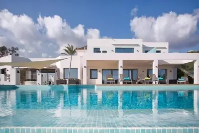 Extravagant 8 Bdrm Villa In Marbella, Beachside ✔