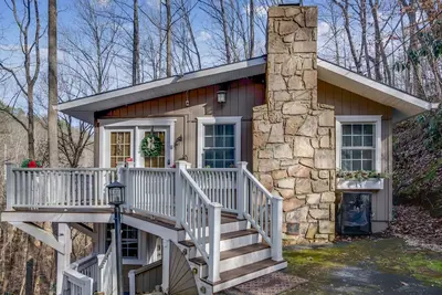 Image de Secluded 1 Br Cabin w/ Hot Tub, Wi-Fi, Pool Access, Free Tickets