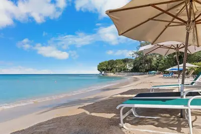 Image de 2 Bedroom Beachfront Condo, small pool, gorgeous sea view