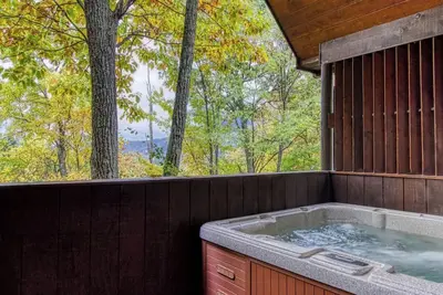 Image de Cozy & Nestled in the Woods! 1bd+Loft *Hot Tub! *