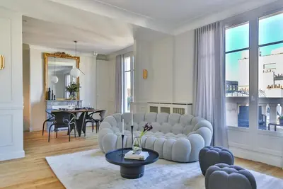 Image de Design Passy Terrace | 2 Bedroom Apt with Balcony in Paris