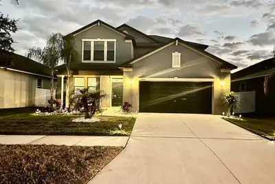 Image de 2 story comfort beautiful home with all amenities you need! !