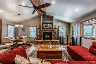 Image de The Great Escape | Gas Grill, Hot Tub, Fireplace!