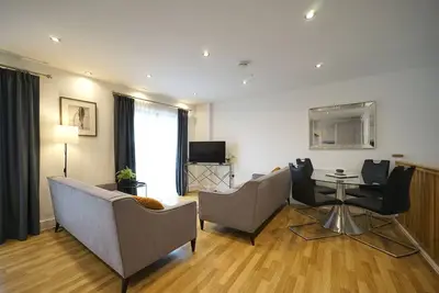 Image de Appartement-Moderne-Salle de bain privée séparée-Balcon
