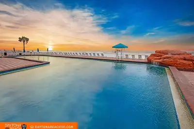 Image de Amazing Studio Steps Away From The Atlantic Ocean!