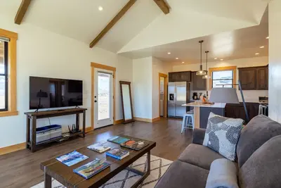 Image de Paradise Awaits Montana! A new modern cabin between Livingston & Yellowstone
