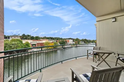 Image de Waterfront Penthouse at Edgewater