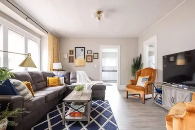 Image de The Gallery House | Sleeps 10 | 9 Mins To Downtown