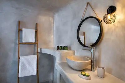 Image de Deluxe Suite with Outdoor Hot Tub (Feredini) @ Aegean Mist Suites