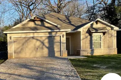 Image de Newly built home. Minutes from Canton!
