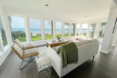 Image de Hot Tub Waterfront Estate on Prestigious Bay Beach