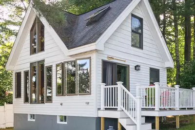 Image de Dog-Friendly Lakefront Cottage w/Lake Access, Deck, Gas Grill, A/C