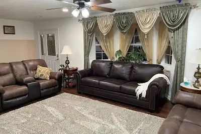 Image de Country Charm! Billiards and Ping Pong Table & Sunroom, Spacious & Sleeps 14!