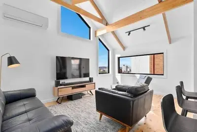 Image de Outstanding Quality Renovation, so close to Cbd