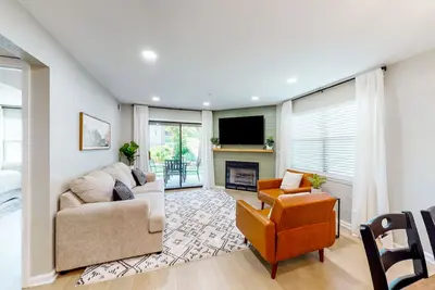 Image de Resort Condo with central Ac and access to pools, hot tub, tennis, and gym