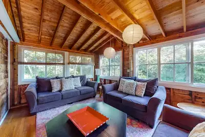 Image de Classic Cape home with full kitchen, W/D, firepit & gas grill - walk to beach