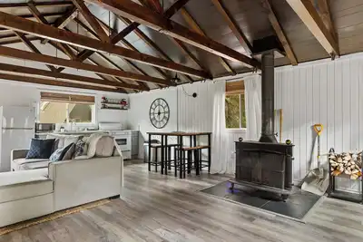 Cozy Mountain Cottage Hideaway