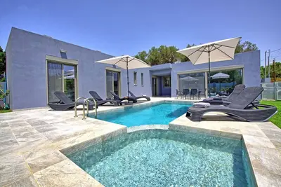 Image de Villa Ampela – Villa de luxe avec piscine privée pour vacances proches de la mer à Agia Mari. . .