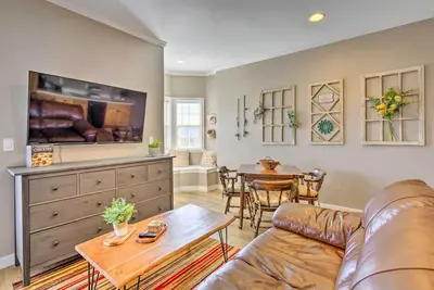 Image de Large, Cozy Midway Studio w/ Mountain Views!