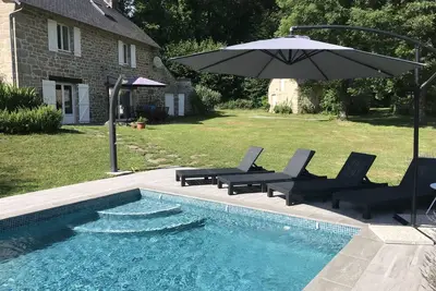 Image de 5 Bedroom secluded house with private heated pool