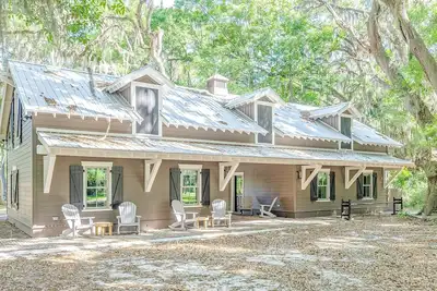 Image de 3-Br Dogtrot Cottage w/ dock, pool, & private firepit on Emma's Driftwood Farm
