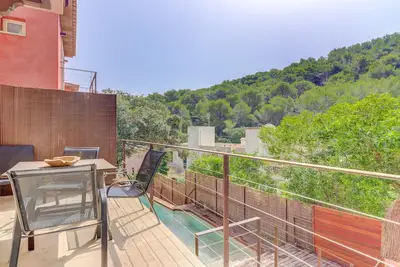 Roof top jacuzzi, walking distance to the beach