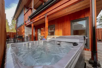 Image de Hot Tub I Modern I Marina I Shops I Pets I Bbq