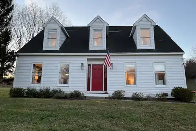 Image de Best Location! PoshPadsCT\"Painter Hill4br\" Hot Tub Spa, Bbq, Ski, Hike, 1. 5HrsNYC