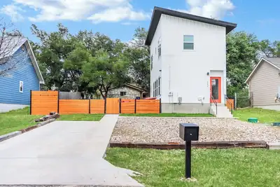 Image de Pitch Perfect! Minutes from Canyon Lake!