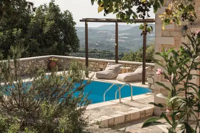 Koules Estate-Helianthus, with Pool & Bbq, an Agricultural barn for Nature lovers