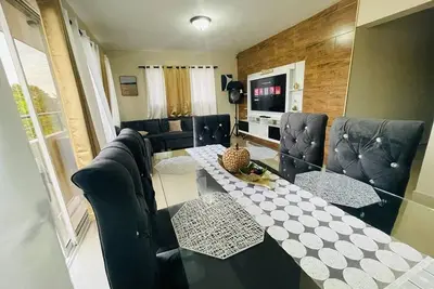 Image de hot whater, Condo 3 Bd Apt | internet 2 free parking, A/C, wifi