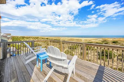 Image de Oceanfront Dog Friendly Home w/ Game Room & Wet Bar. Catch a Second Wave Today!